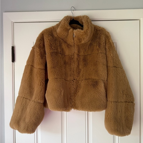 Tiger Mist Jackets & Blazers - Tiger mist Faux fur cropped jacket size m tan teddy